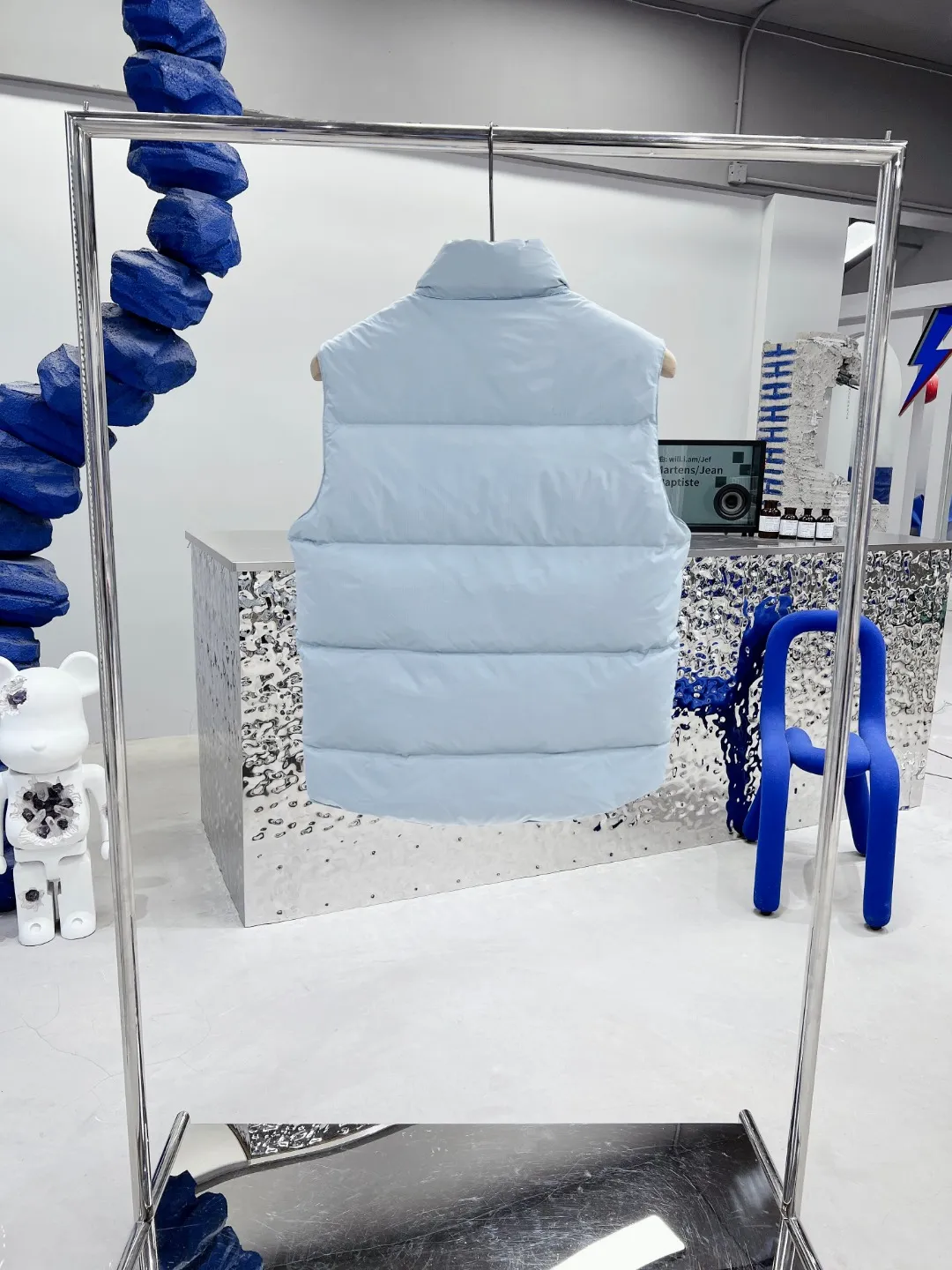 P480 𝗖𝗔𝗡𝗔𝗗𝗔 𝗚𝗢𝗢𝗦𝗘/Canada Goose White Label Glacier Vest Down Jacket Freestyle Vest THEICON This excellent down-filled vest can be freely layered with a variety of clothes, making it a favorite during the changing seasons. It's classic, versatile and provides excellent warmth. The Northern Lights capsule collection is reimagined in rich tones inspired by the stunning colors of Canada's north. The Glacial Haze capsule collection is revamped with a striking and layered color palette that evokes the feeling of being caught in the mist surrounding icebergs and glaciers. The top original replica version refers to the highest version in China (there is no one) (it is a piece of craftsmanship to make a piece of clothing that is ZP when placed in the counter) 1⃣ Made of original custom-made double plain 9500-100% nylon nylon fabric, windproof, waterproof and stain-resistant 2⃣ Filled with national standard Guangzhou Inspection white duck down, the amount of down is more than twice that of ordinary goods.  3⃣The zipper is customized from Yoshida YKK factory, with clear engraving and perfect and smooth texture. 4⃣Collar label, armband, back label, hangtag, complete anti-counterfeiting mark. Color: black, white, mood blue, melted water blue, graphite gray, purple. Size: XS S M L XL XXL